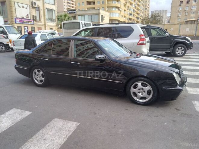 Mercedes E 220 2001, 425,000 km - 2.2 l - Bakı