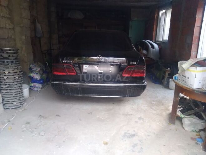 Mercedes E 220 2001, 425,000 km - 2.2 l - Bakı