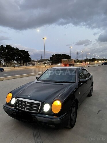 Mercedes E 220 1999, 216,000 km - 2.2 l - Sumqayıt