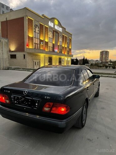 Mercedes E 220 1999, 216,000 km - 2.2 l - Sumqayıt