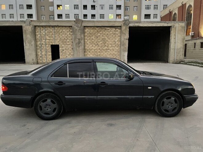 Mercedes E 220 1999, 216,000 km - 2.2 l - Sumqayıt