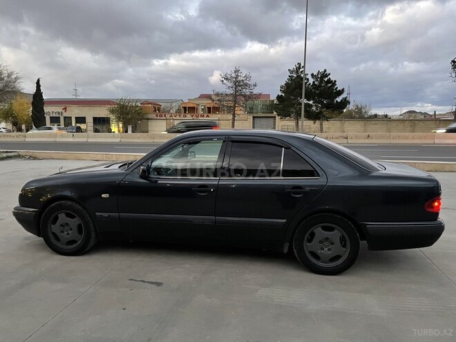 Mercedes E 220 1999, 216,000 km - 2.2 l - Sumqayıt