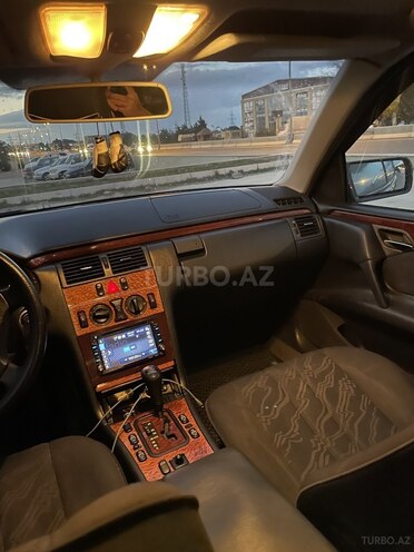 Mercedes E 220 1999, 216,000 km - 2.2 l - Sumqayıt