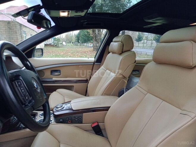 BMW 745 2004, 290,000 km - 4.4 l - Zaqatala