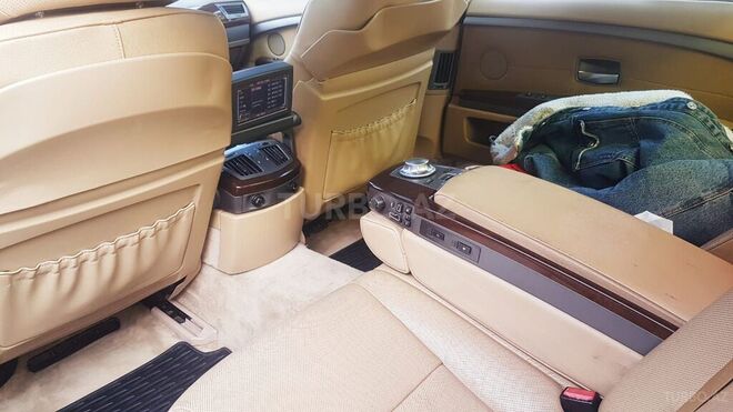 BMW 745 2004, 290,000 km - 4.4 l - Zaqatala