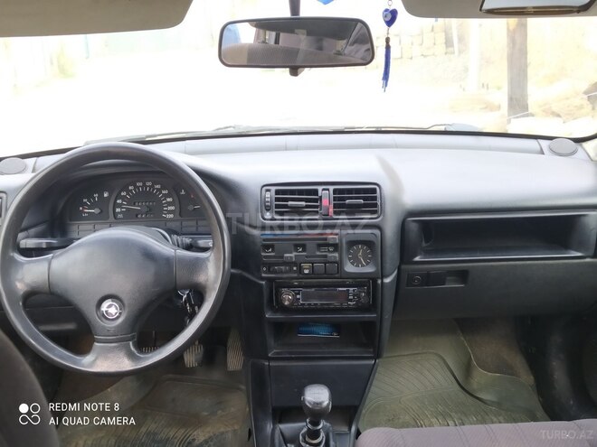 Opel Vectra 1992, 240,000 km - 1.6 л - Bakı