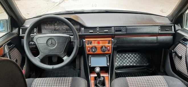 Mercedes E 200 1993, 385,000 km - 2.0 l - Bakı
