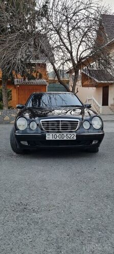 Mercedes E 320 2001, 300,000 km - 3.2 l - Yevlax