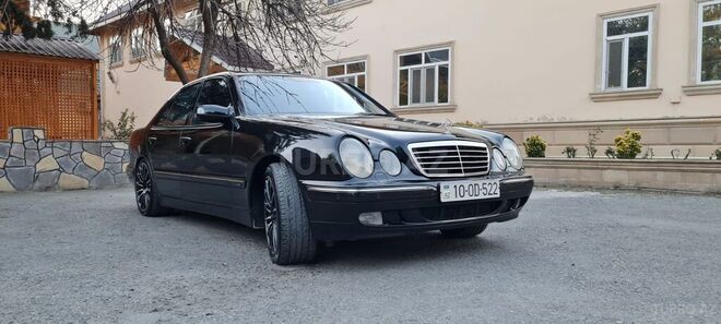 Mercedes E 320 2001, 300,000 km - 3.2 l - Yevlax