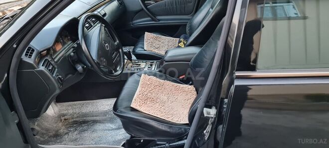 Mercedes E 320 2001, 300,000 km - 3.2 l - Yevlax