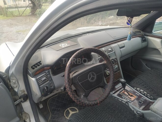 Mercedes E 220 1996, 173,000 km - 2.2 l - Bərdə