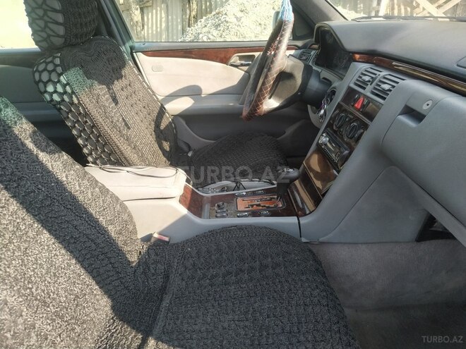 Mercedes E 220 1996, 173,000 km - 2.2 l - Bərdə