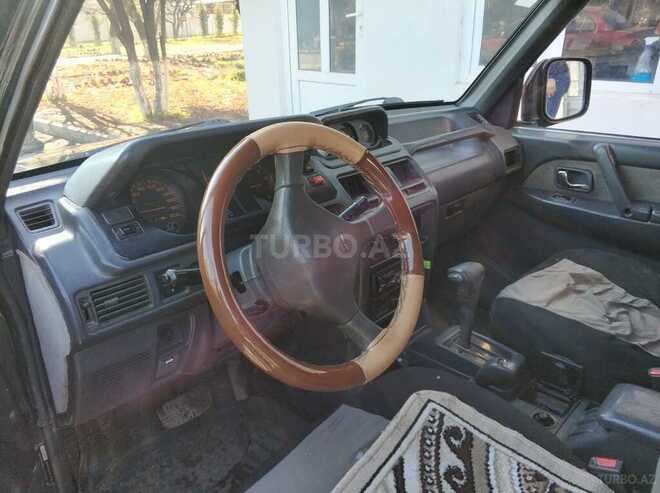 Mitsubishi Pajero 1993, 298,000 km - 3.0 l - Quba