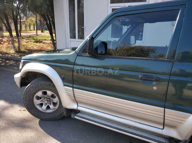 Mitsubishi Pajero 1993, 298,000 km - 3.0 l - Quba