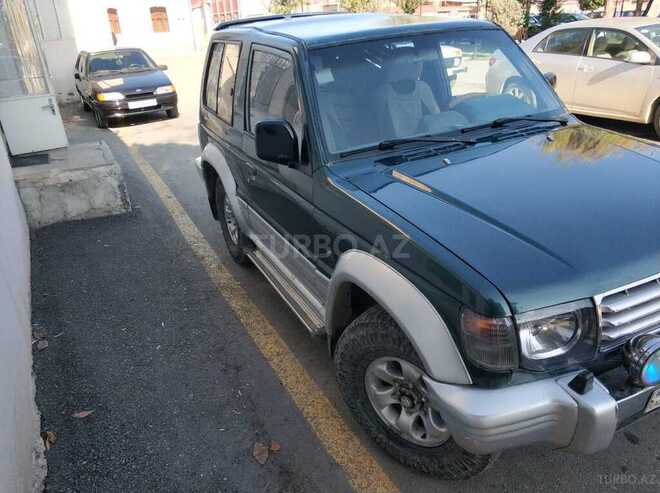 Mitsubishi Pajero 1993, 298,000 km - 3.0 l - Quba