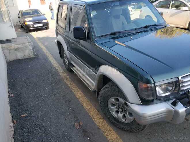 Mitsubishi Pajero 1993, 298,000 km - 3.0 l - Quba