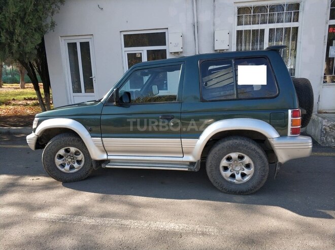Mitsubishi Pajero 1993, 298,000 km - 3.0 l - Quba