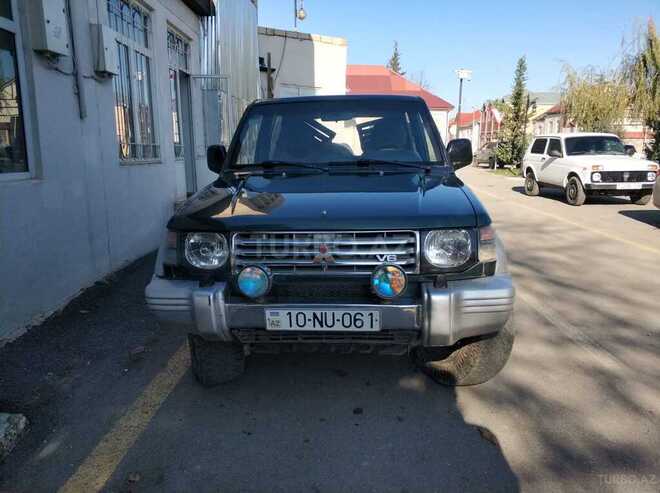 Mitsubishi Pajero 1993, 298,000 km - 3.0 l - Quba