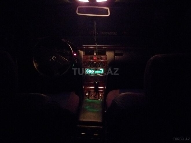 Mercedes E 240 1998, 260,000 km - 2.4 l - Bakı