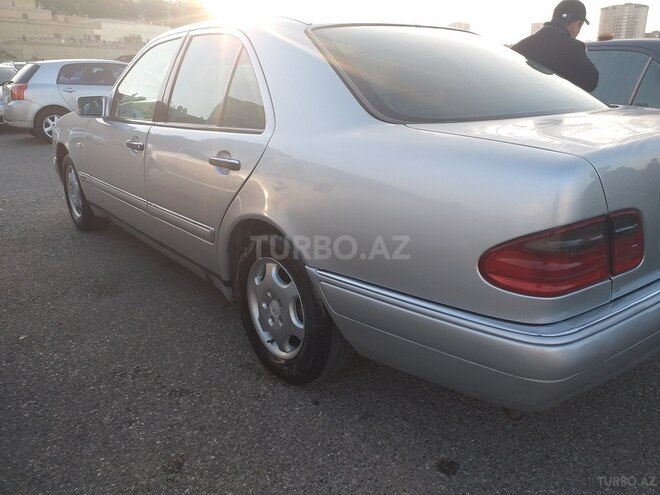 Mercedes E 240 1998, 260,000 km - 2.4 l - Bakı
