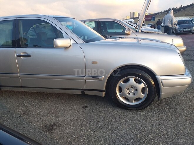 Mercedes E 240 1998, 260,000 km - 2.4 l - Bakı