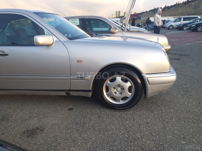 Mercedes E 240 1998, 260,000 km - 2.4 l - Bakı