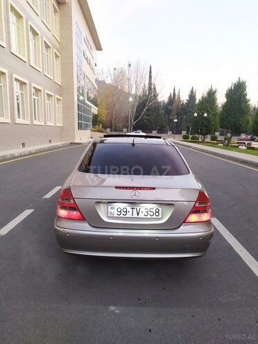 Mercedes E 240 2004, 240,000 km - 2.6 l - Zaqatala