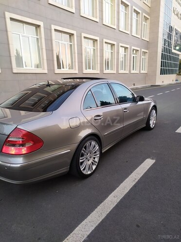 Mercedes E 240 2004, 240,000 km - 2.6 l - Zaqatala