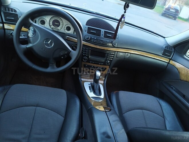 Mercedes E 240 2004, 240,000 km - 2.6 l - Zaqatala