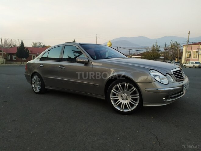 Mercedes E 240 2004, 240,000 km - 2.6 l - Zaqatala