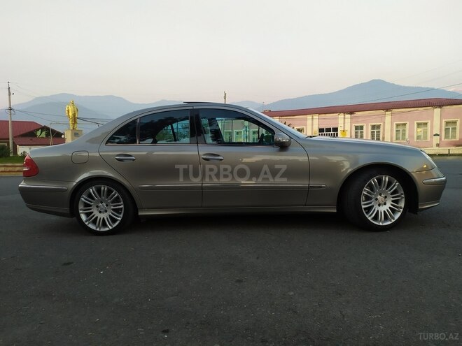 Mercedes E 240 2004, 240,000 km - 2.6 l - Zaqatala