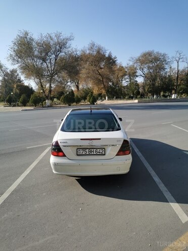 Mercedes E 220 2006, 423,000 km - 2.2 l - Naxçıvan