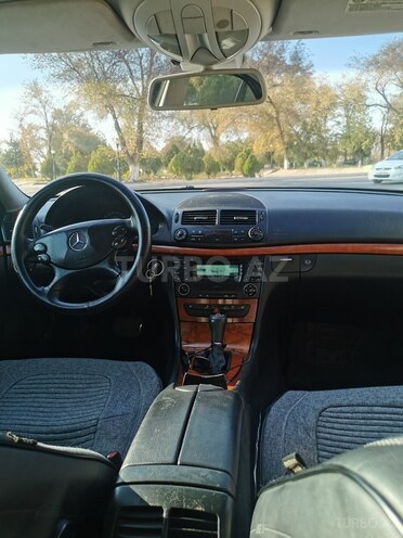 Mercedes E 220 2006, 423,000 km - 2.2 l - Naxçıvan