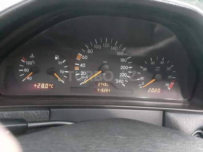 Mercedes E 200 1999, 427,000 km - 2.0 л - Bakı