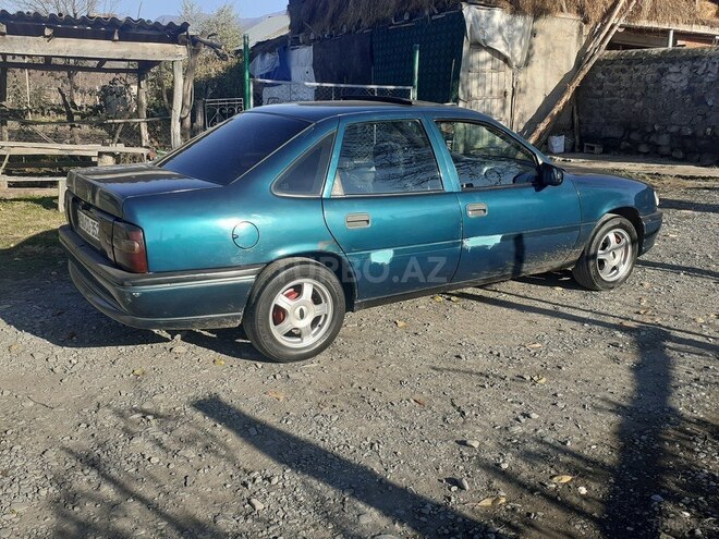 Opel Vectra 1995, 490,575 km - 1.8 l - Qax