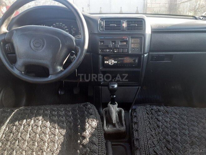 Opel Vectra 1995, 490,575 km - 1.8 l - Qax