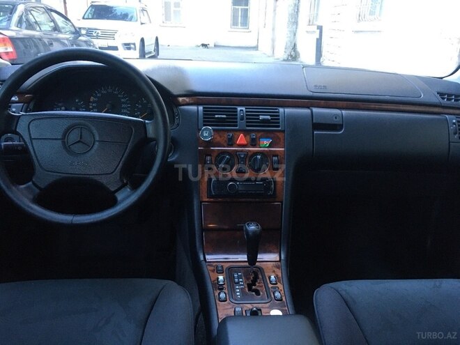 Mercedes E 240 1998, 295,000 km - 2.4 l - Bakı