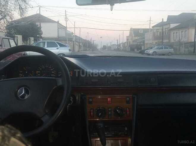 Mercedes E 200 1991, 289,000 km - 2.0 l - Quba