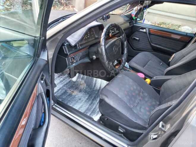 Mercedes E 300 1992, 425,000 km - 3.0 l - Bakı