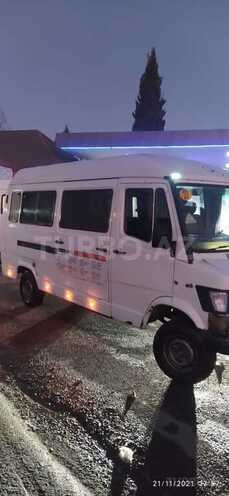 Mercedes 208 D 1992, 350,000 km - 2.3 l - Zaqatala