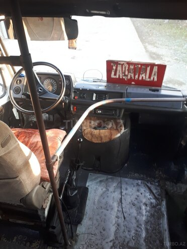 Mercedes 208 D 1992, 350,000 km - 2.3 l - Zaqatala