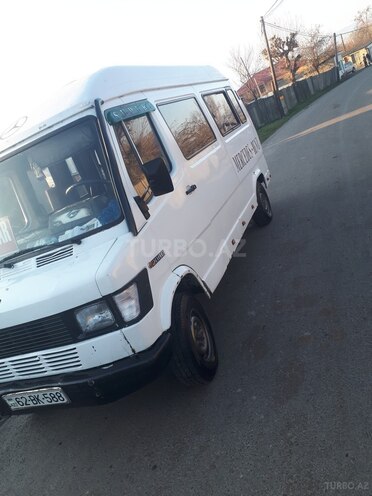 Mercedes 208 D 1992, 350,000 km - 2.3 l - Zaqatala