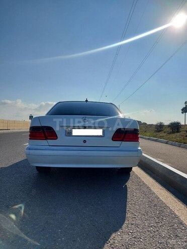 Mercedes E 220 1999, 292,000 km - 2.2 l - Bakı