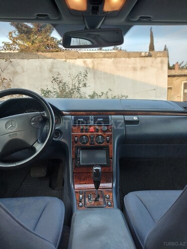 Mercedes E 220 1999, 292,000 km - 2.2 l - Bakı