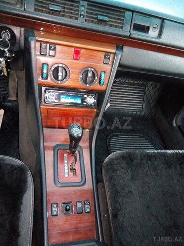 Mercedes E 230 1992, 295,000 km - 2.3 l - Bakı