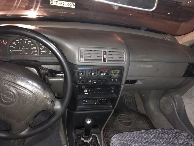 Opel Vectra 1994, 310,569 km - 2.0 l - Zaqatala
