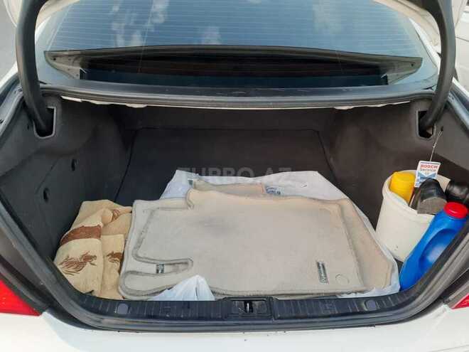 Mercedes E 240 2005, 334,000 km - 2.6 l - Qobustan