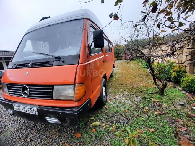 Mercedes 208 D 1993, 12,800 km - 2.5 л - Astara