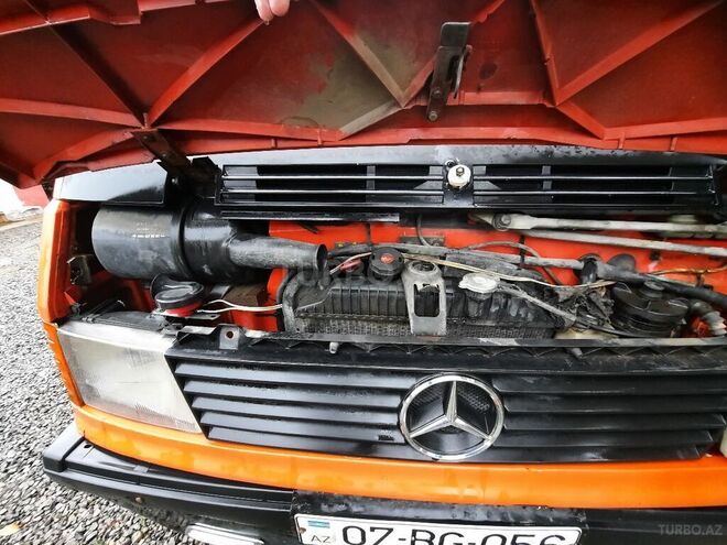 Mercedes 208 D 1993, 12,800 km - 2.5 л - Astara