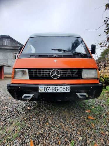 Mercedes 208 D 1993, 12,800 km - 2.5 л - Astara